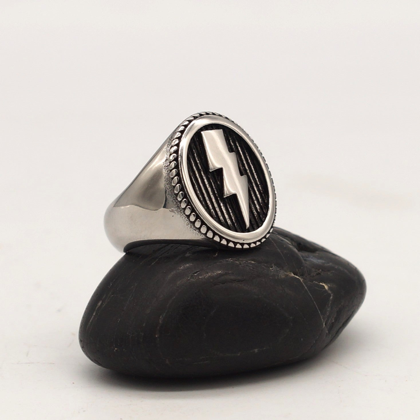 RIDE THE LIGHTNING Ring