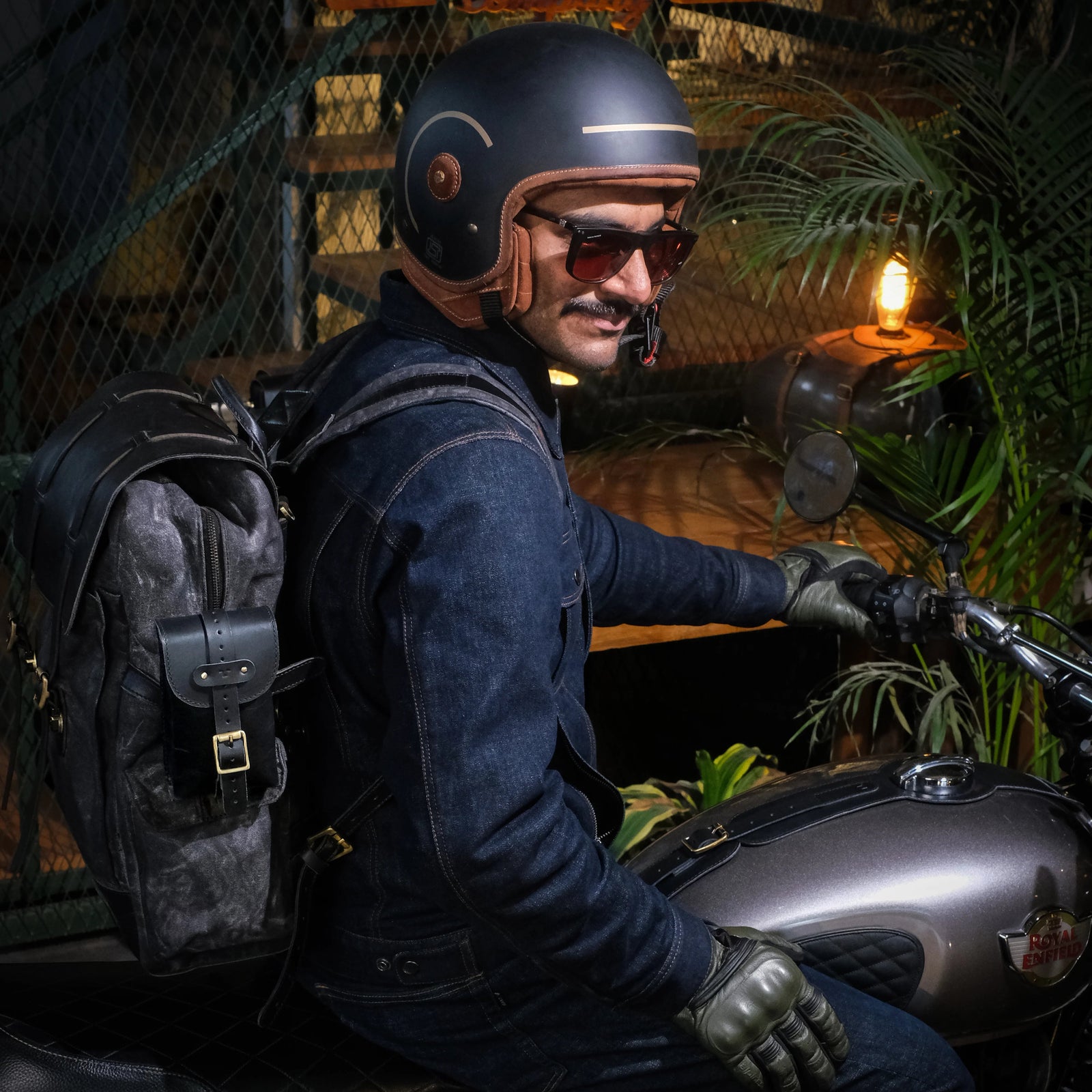 MOTO EXCLUSIVE UTILITY POUCH