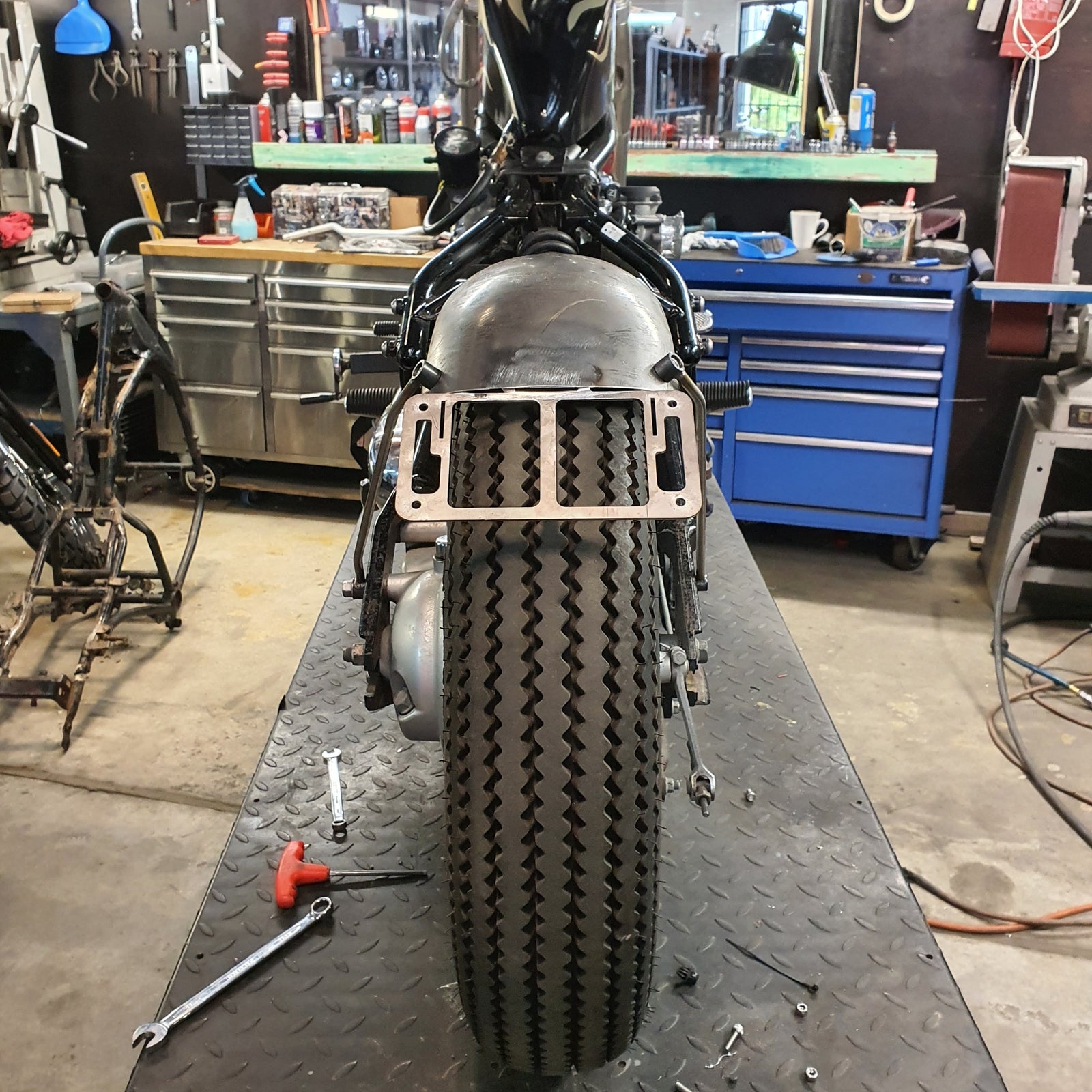 Xvs650 custom classic rogue motorcycles rear fender kit vstar v-star dragstar 1100 950 honda bobber license plate holder yamaha perth australia