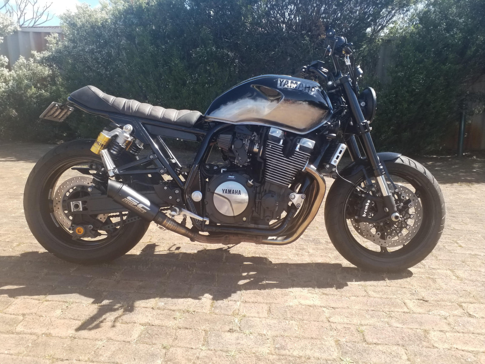 rogue motorcycles perth australia XJR 1200 1300 battery tray lithium battery custom tray housing undertray cafe racer yamaha