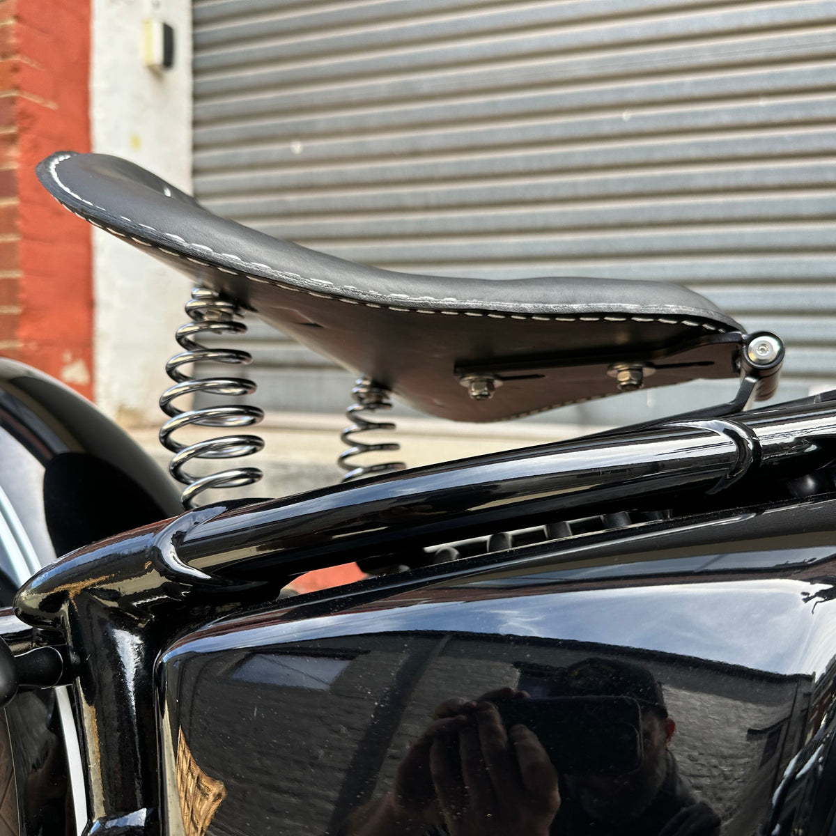 BMW R18 bobber kit spring seat rogue motorcycles