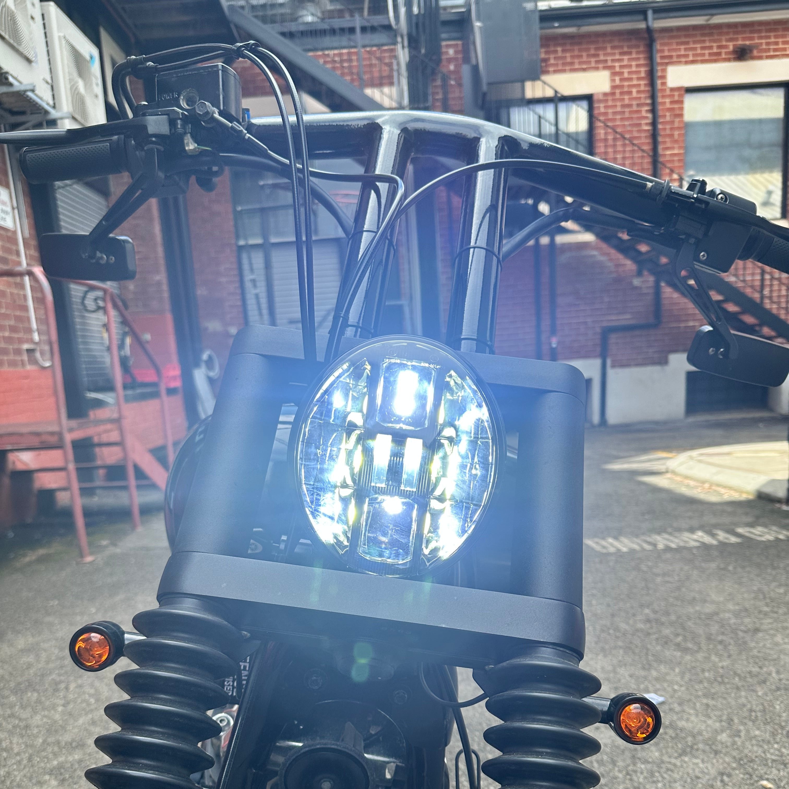 7'' LED Headlight DOT for Yamaha V-Star XVS 650 950 1100 1300 Classic Stryker eB 7'' LED Headlight DOT for Yamaha V-Star XVS 650 950 1100 1300 Classic Stryker eB