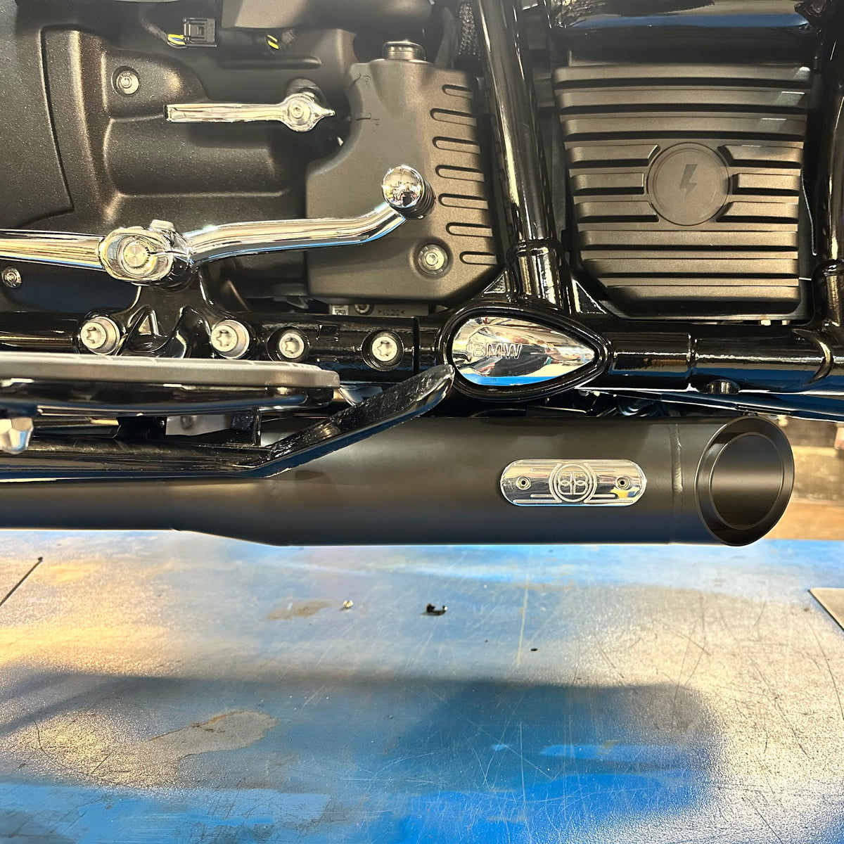 BMW r18 exhaust