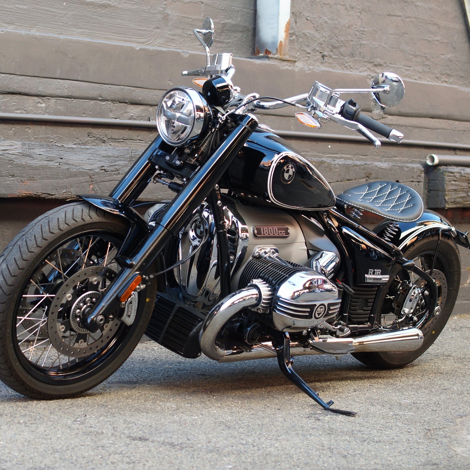 BMW R18 bobber kit spring seat rogue motorcycles