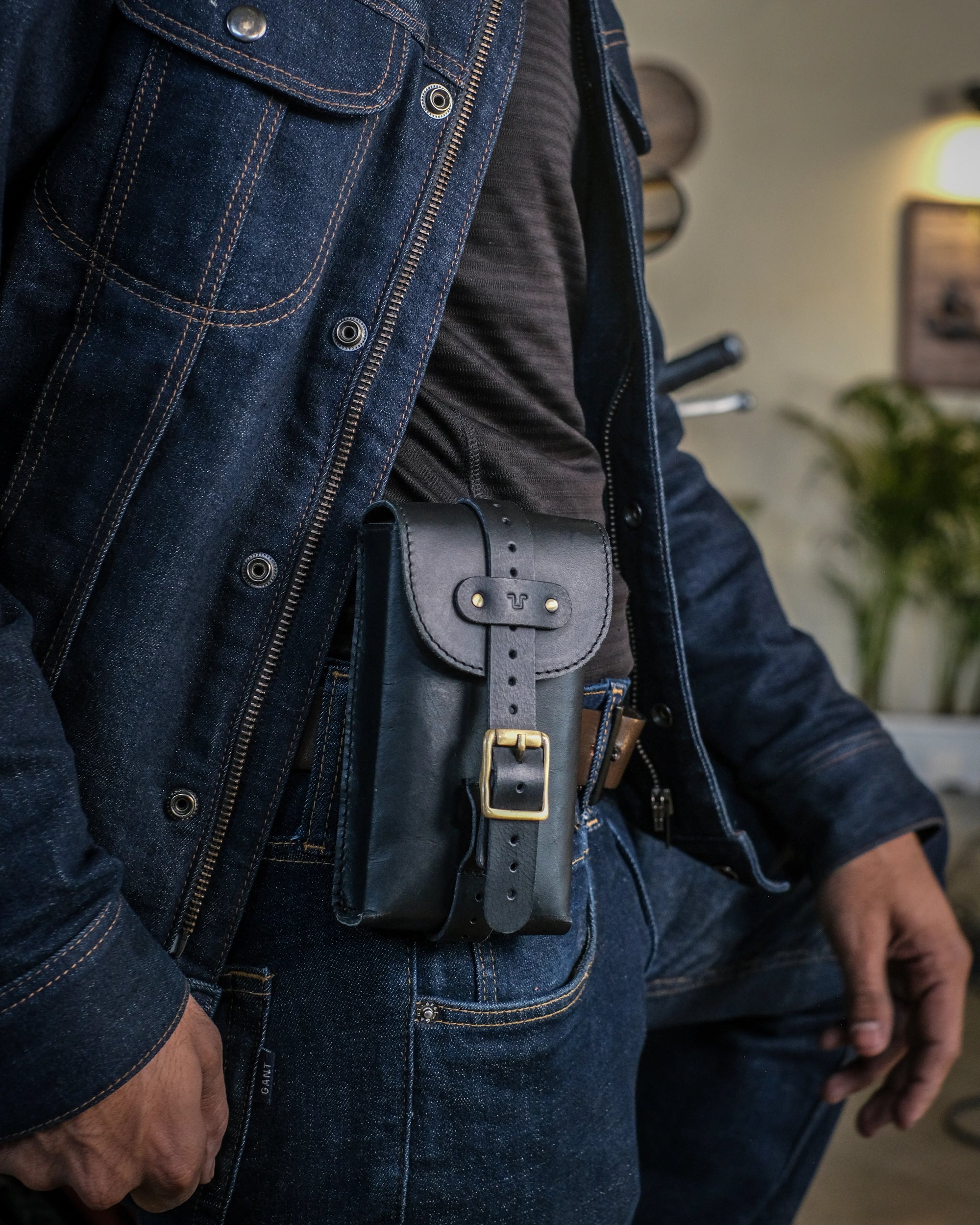 MOTO EXCLUSIVE UTILITY POUCH