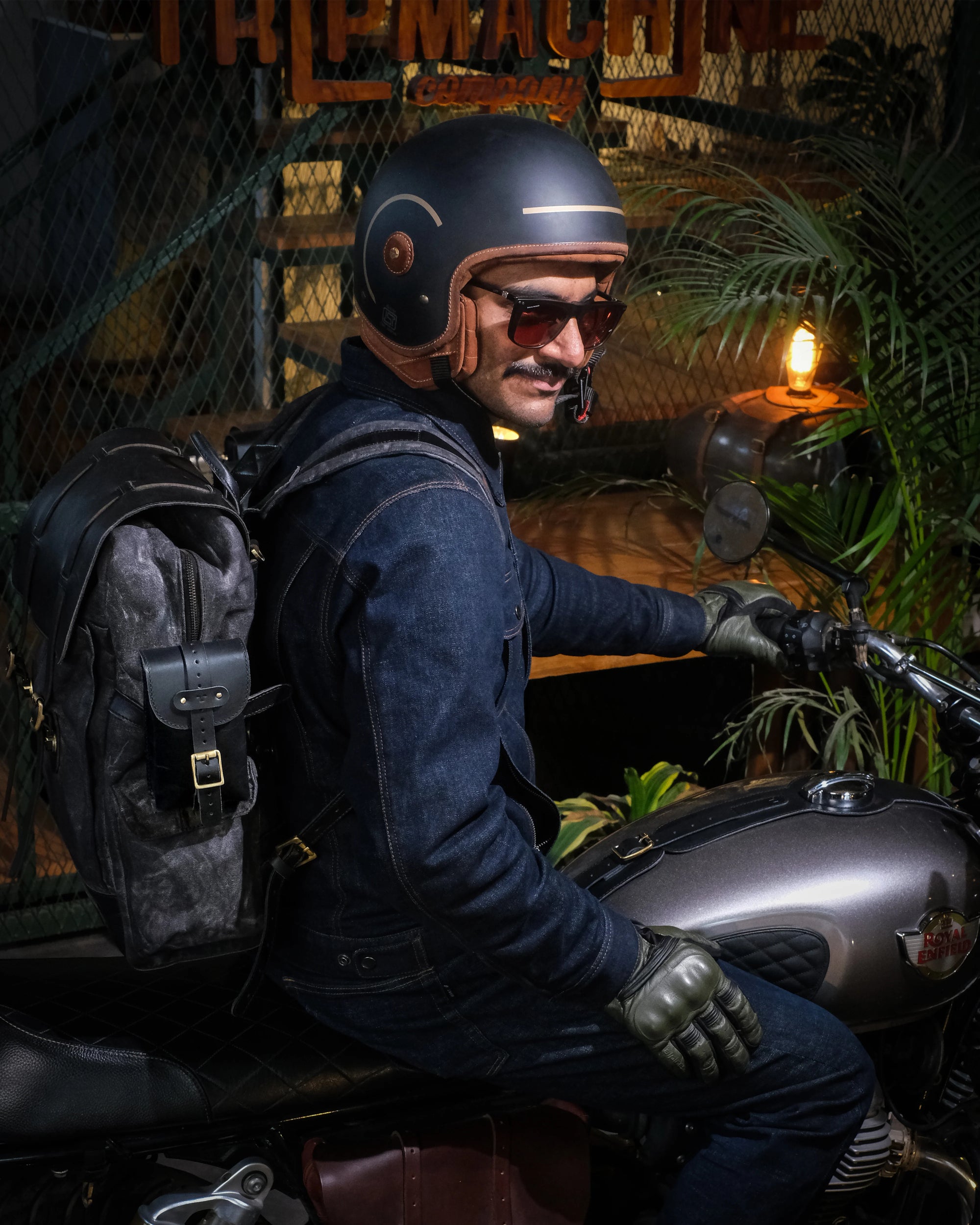 MOTO EXCLUSIVE UTILITY POUCH