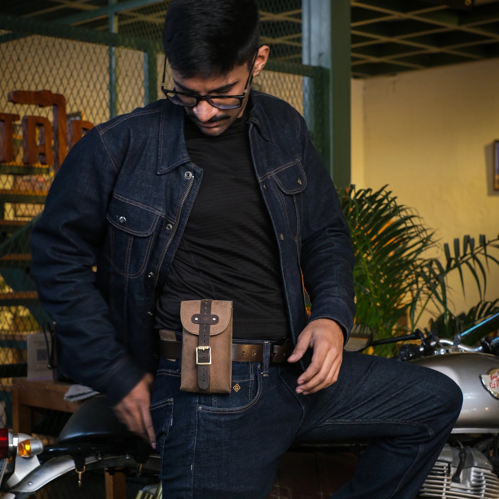 MOTO EXCLUSIVE UTILITY POUCH