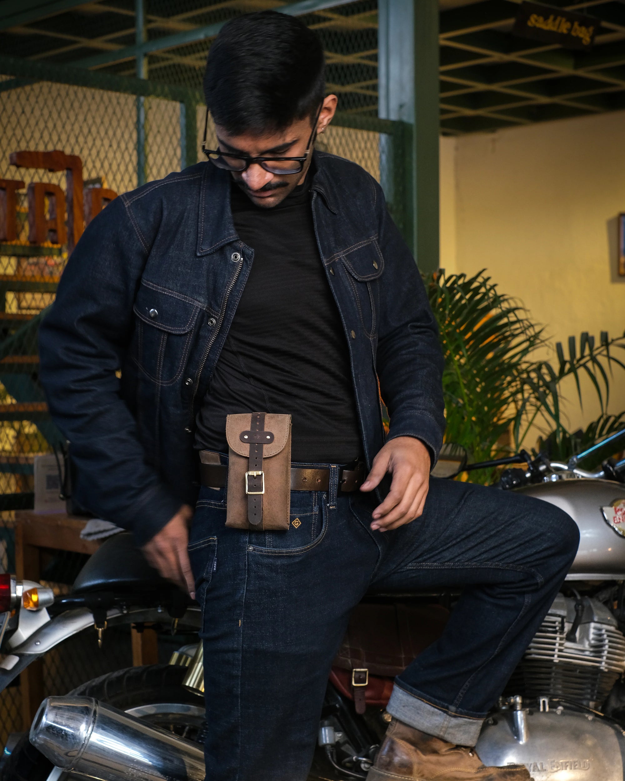 MOTO EXCLUSIVE UTILITY POUCH