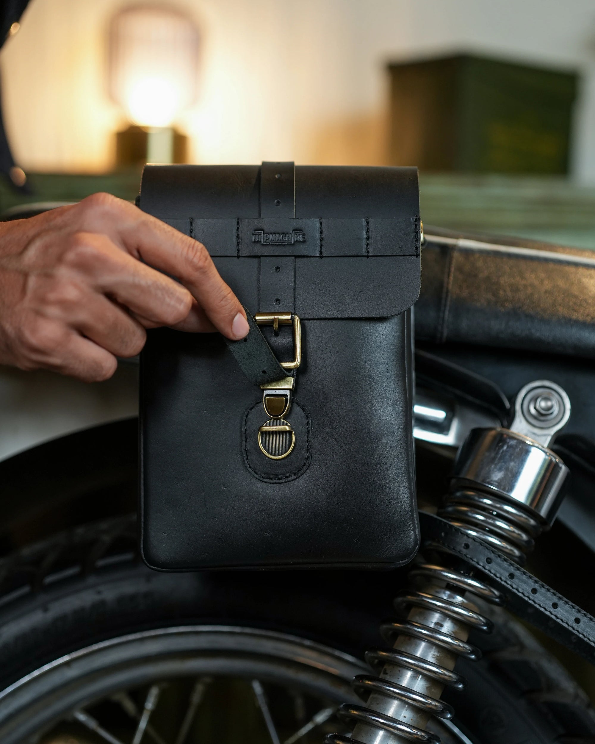 MOTO SLING BAG