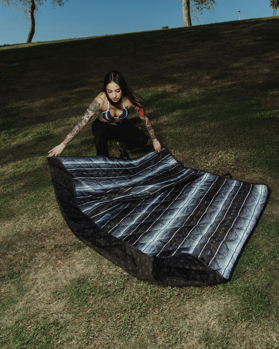 BLACK SERAPE ADVENTURE BLANKET