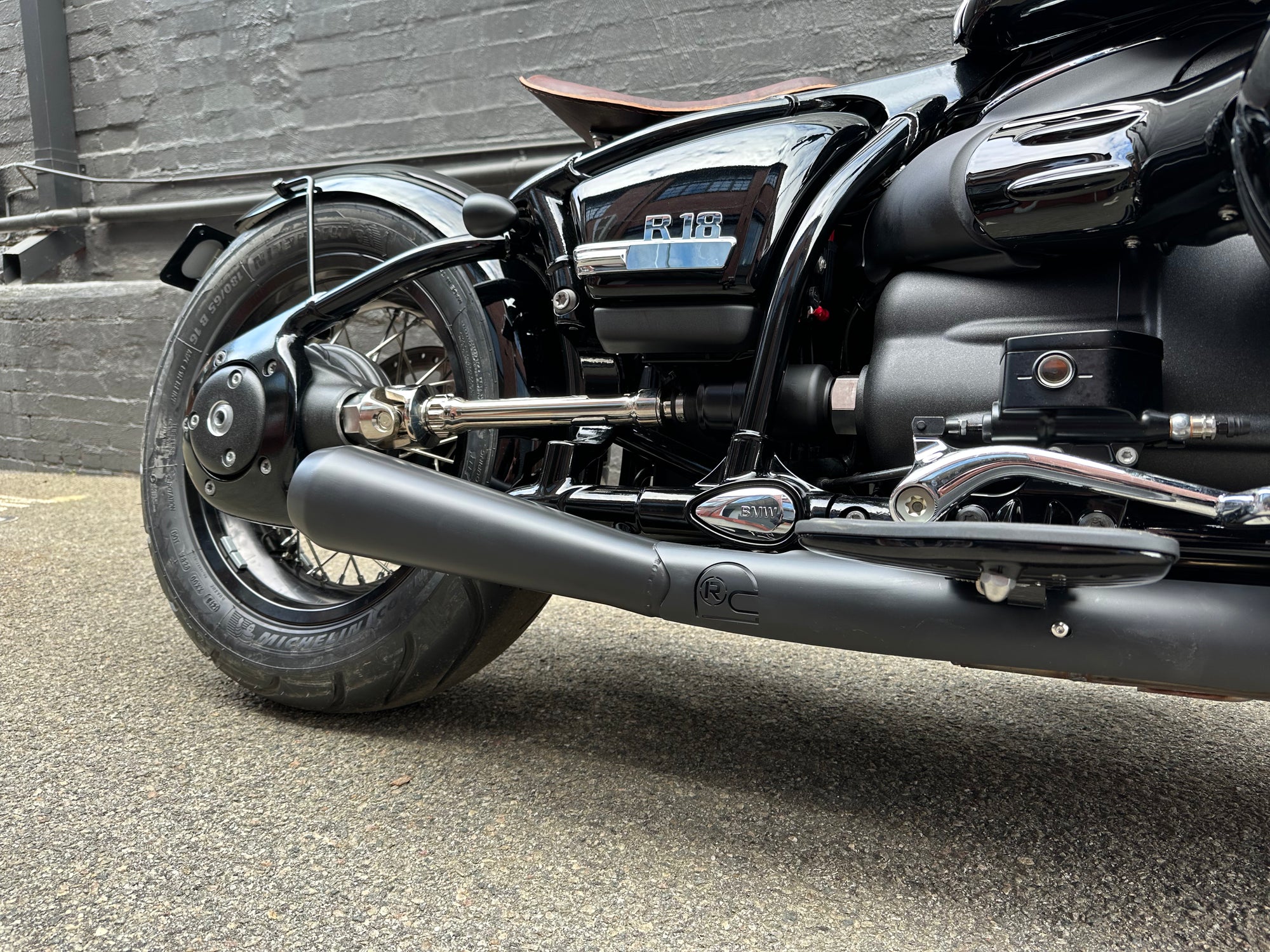 BMW R18 custom exhaust