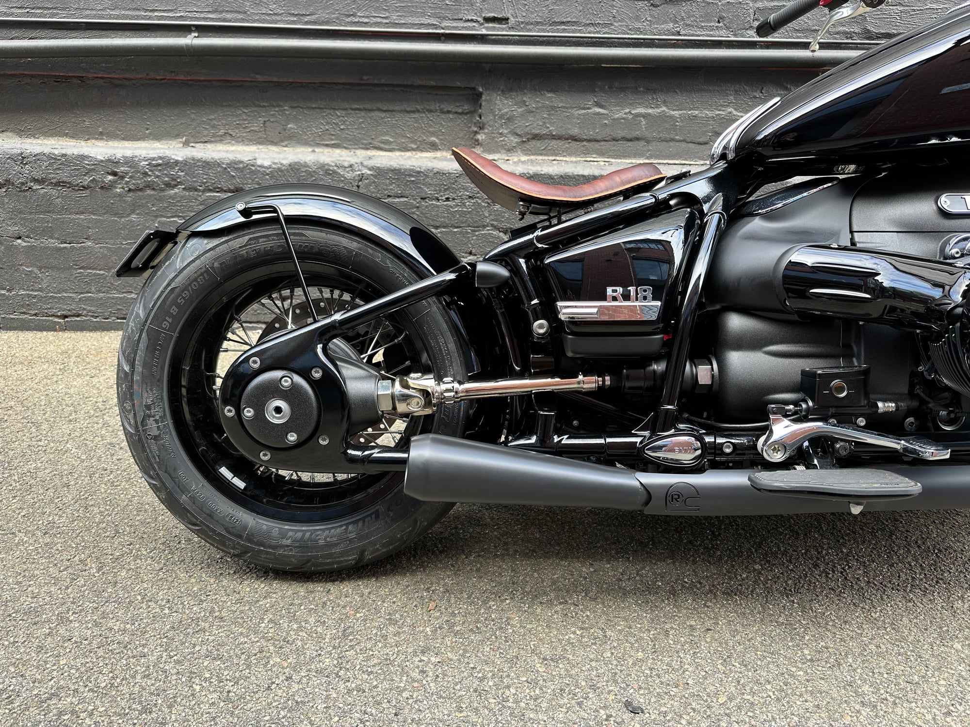 BMW R18 custom exhaust
