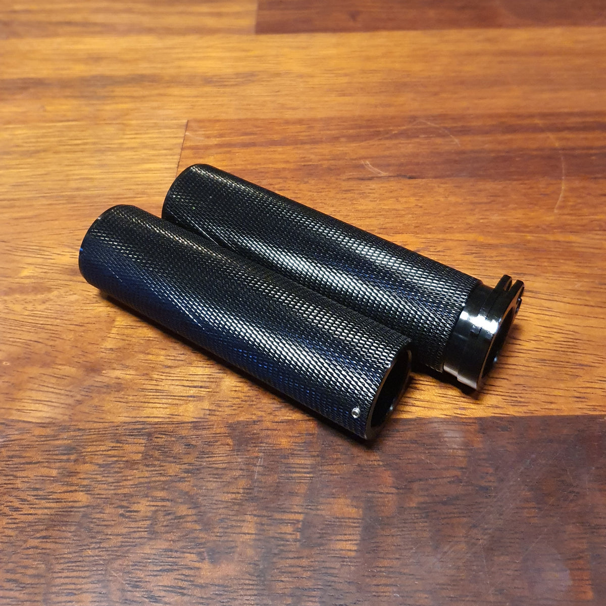 Yamaha XVS650 V-star 1" black anodised aluminium grips - knurled