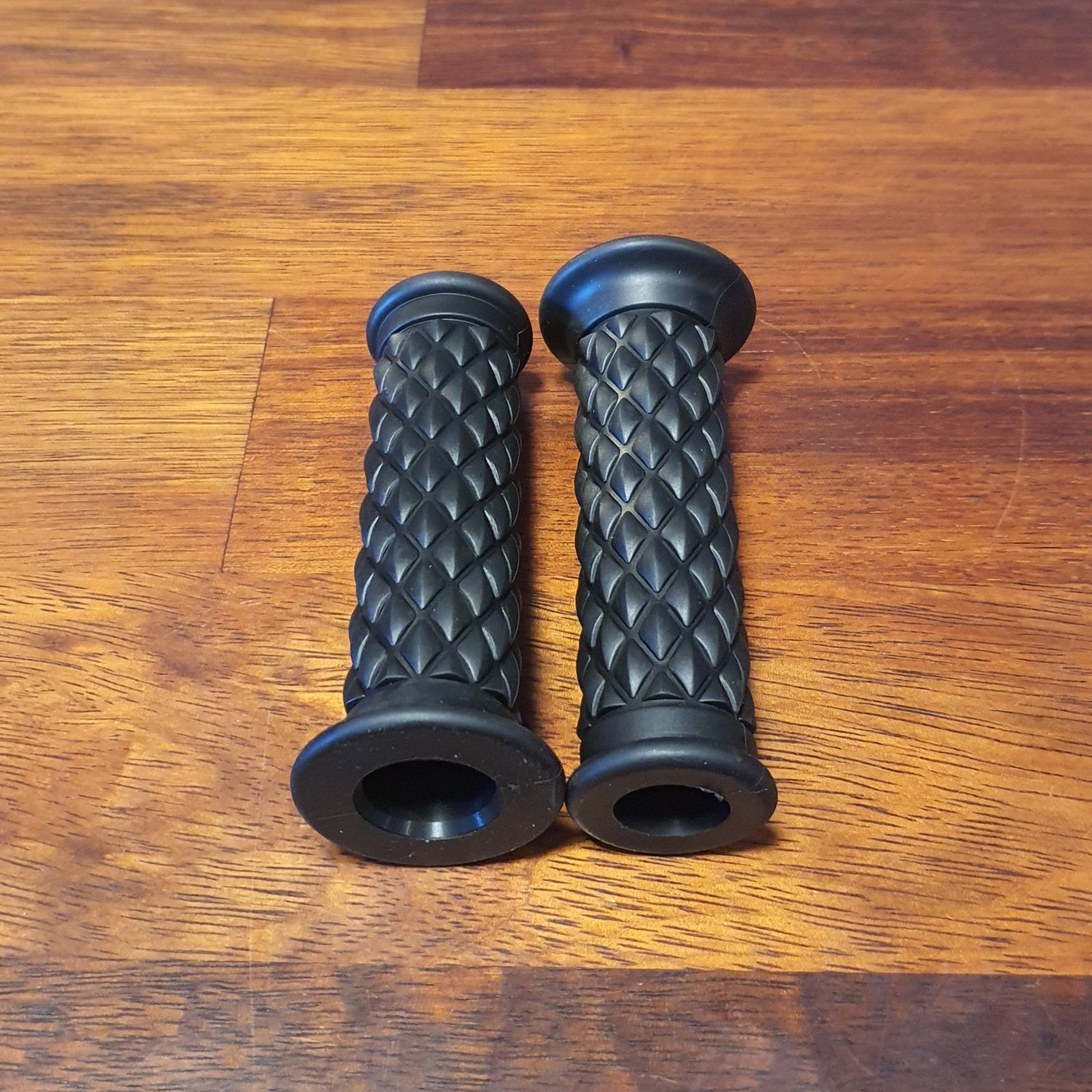 7/8" Diamond grips - Night black