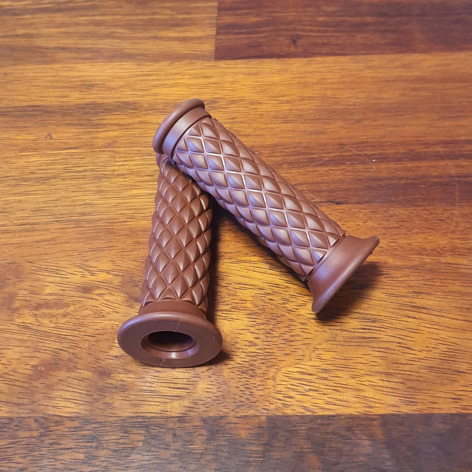 Rogue motorcycles perth australia cafe racer bobber tracker custom bike grips brown diamond black