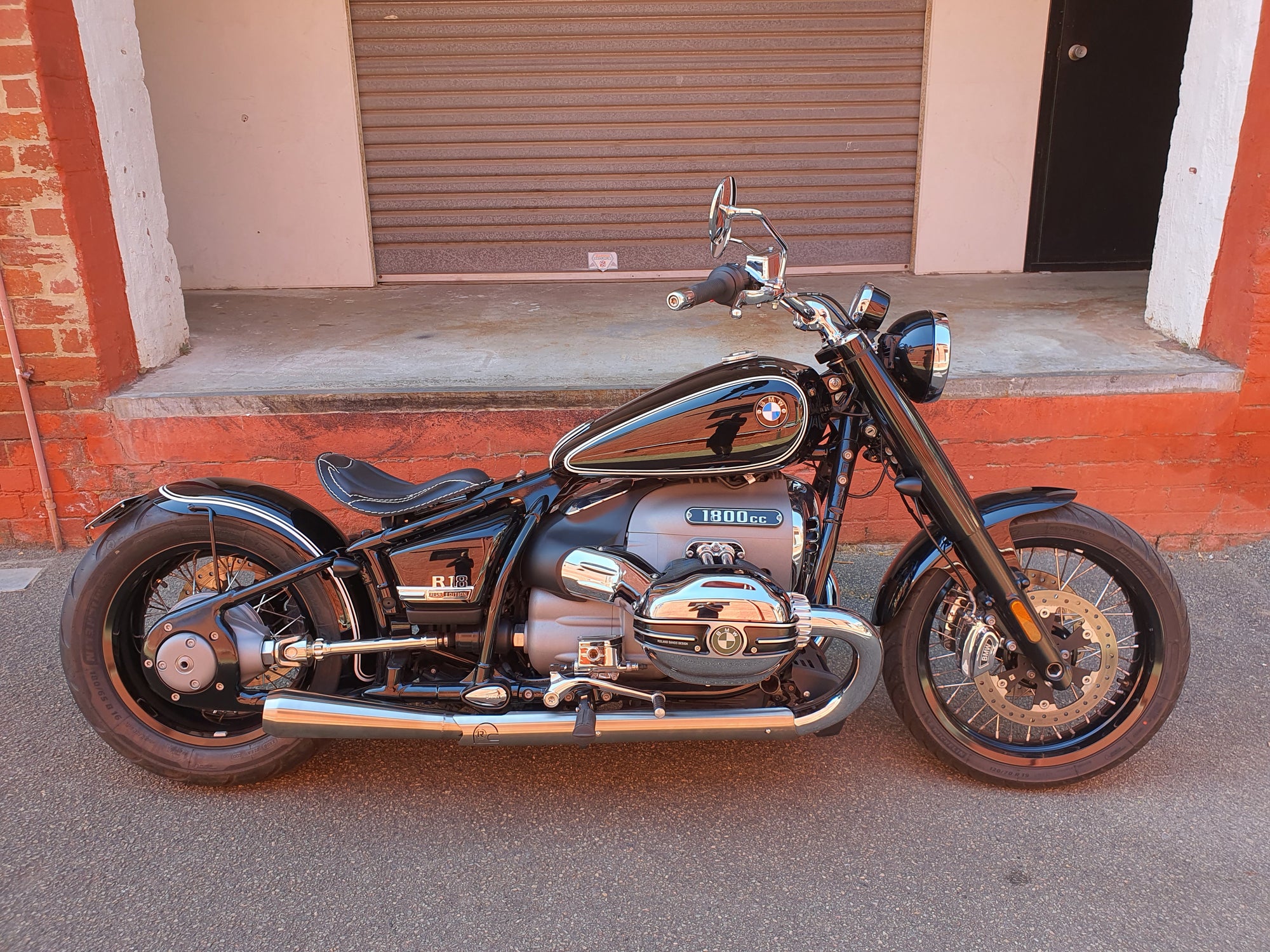 BMW R18 custom exhaust