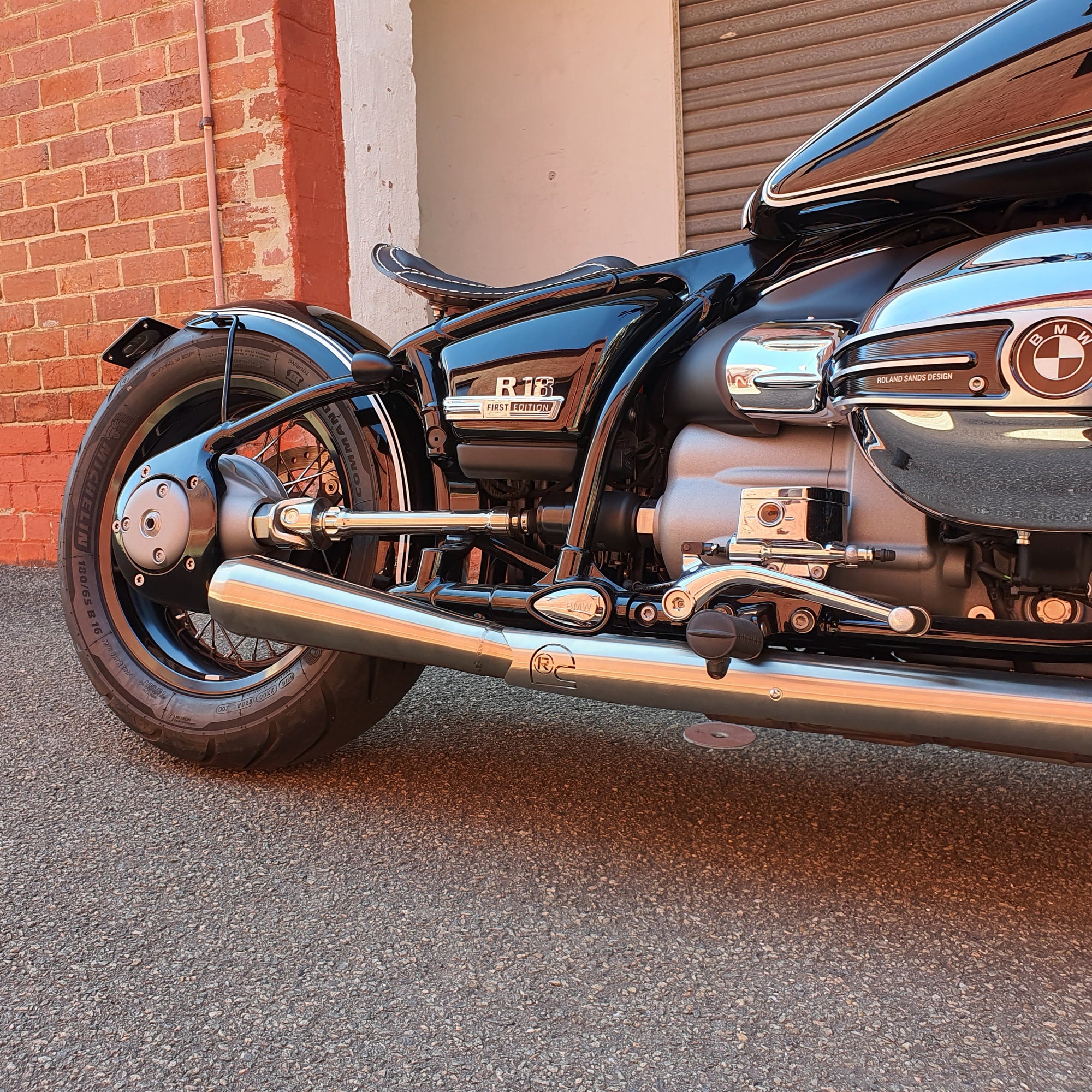 BMW R18 custom exhaust
