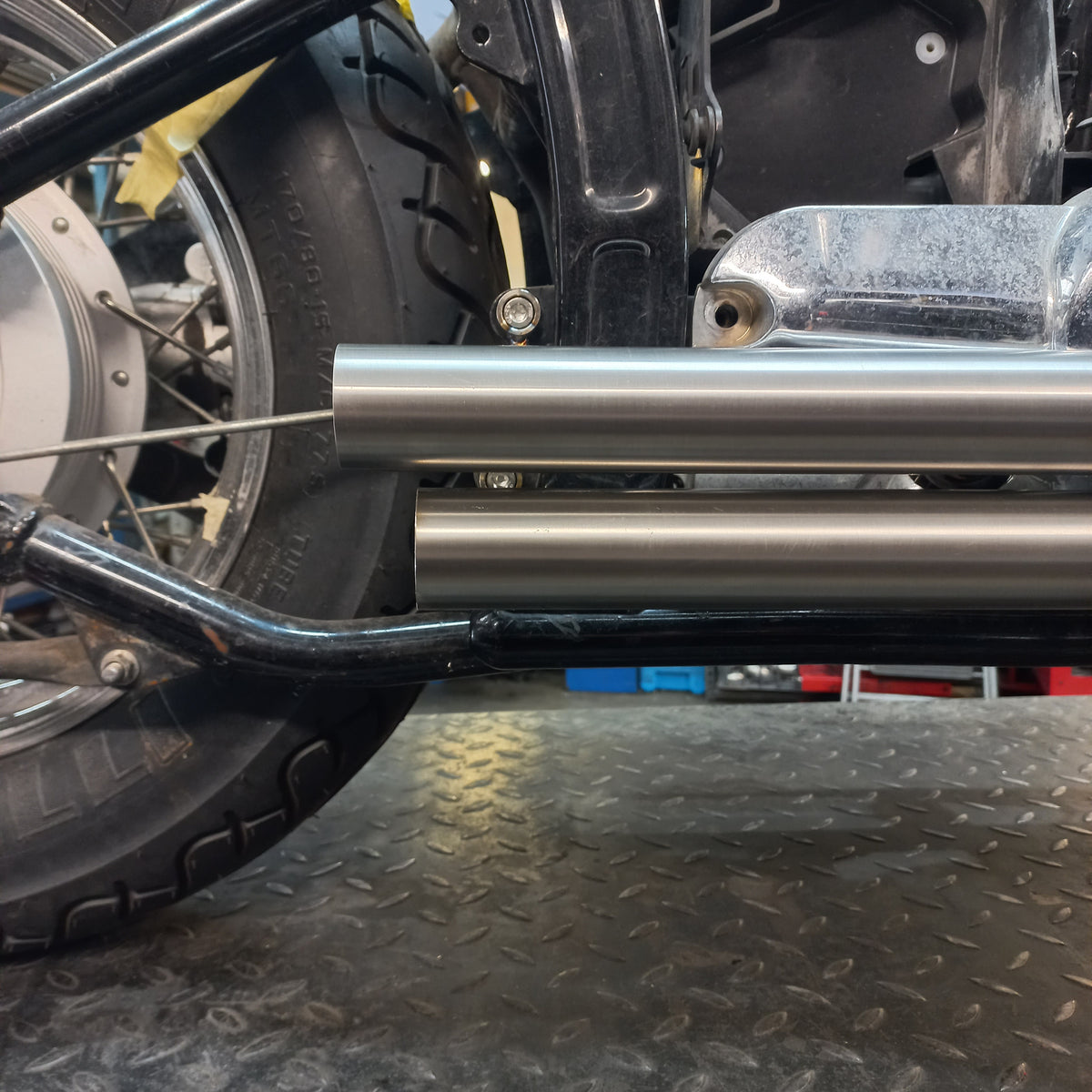 Yamaha XVS650 V-star - Stainless Exhaust "Short Shots"