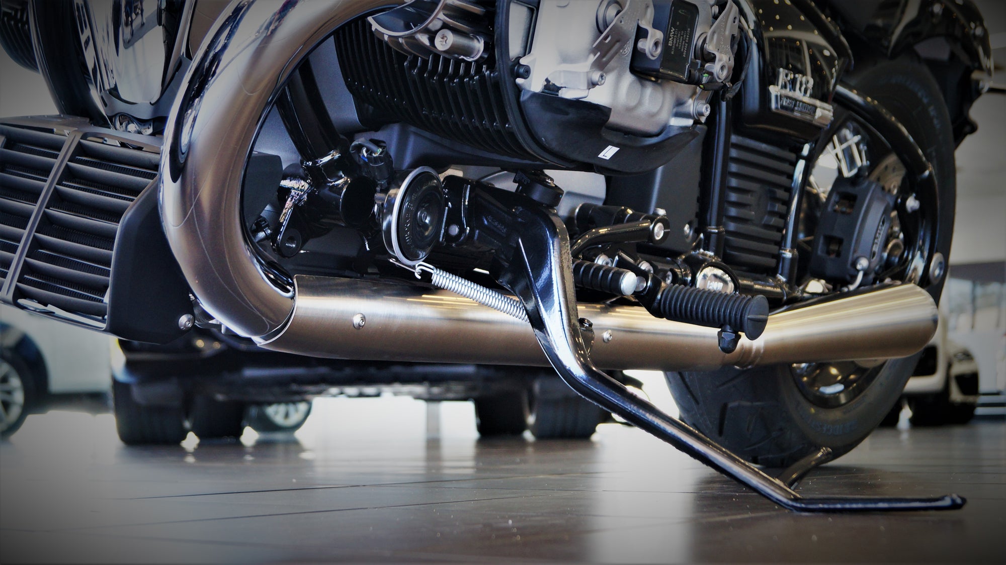 BMW R18 custom exhaust