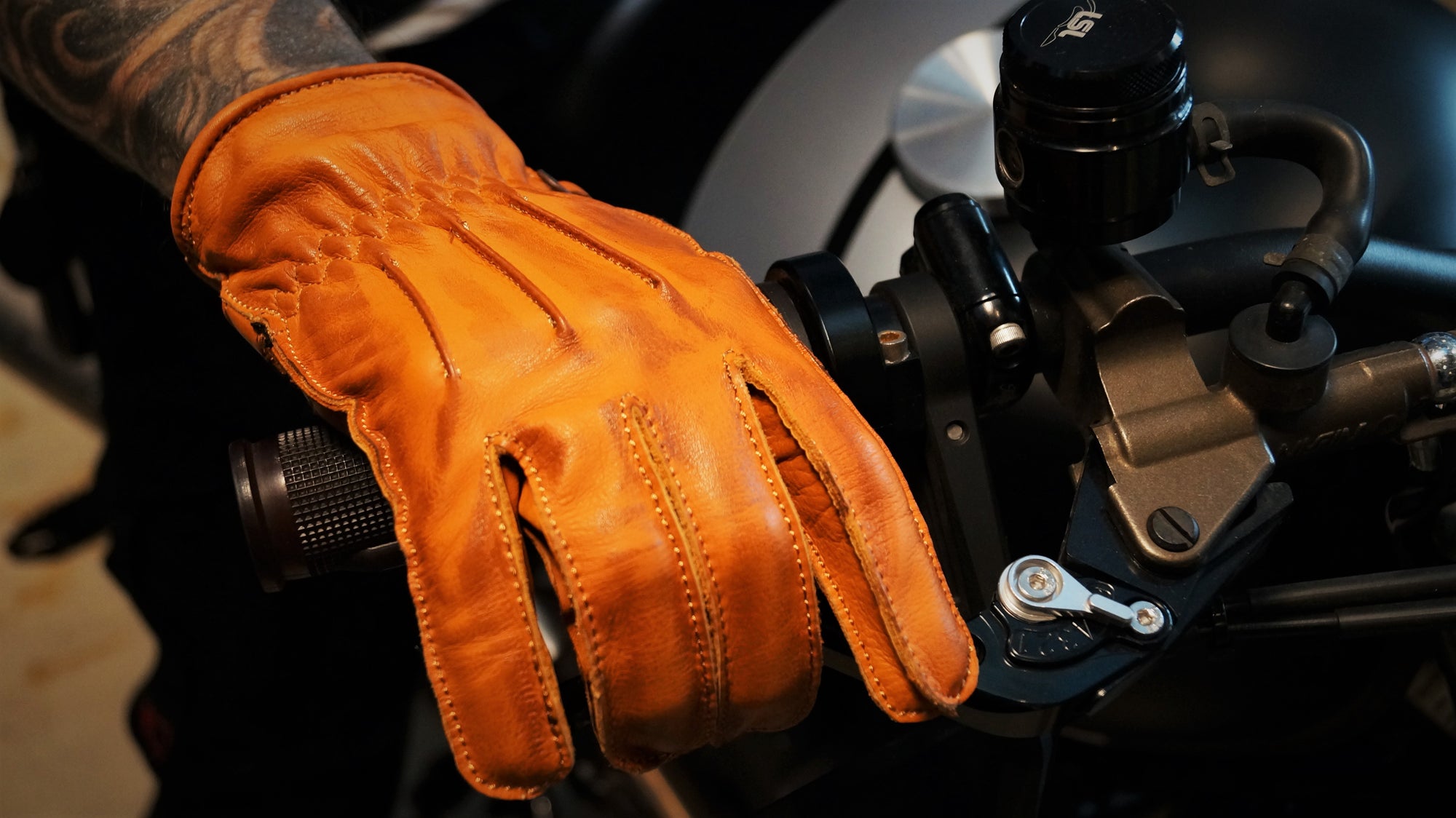 13 1/2 LOWLANDER GLOVES COGNAC
