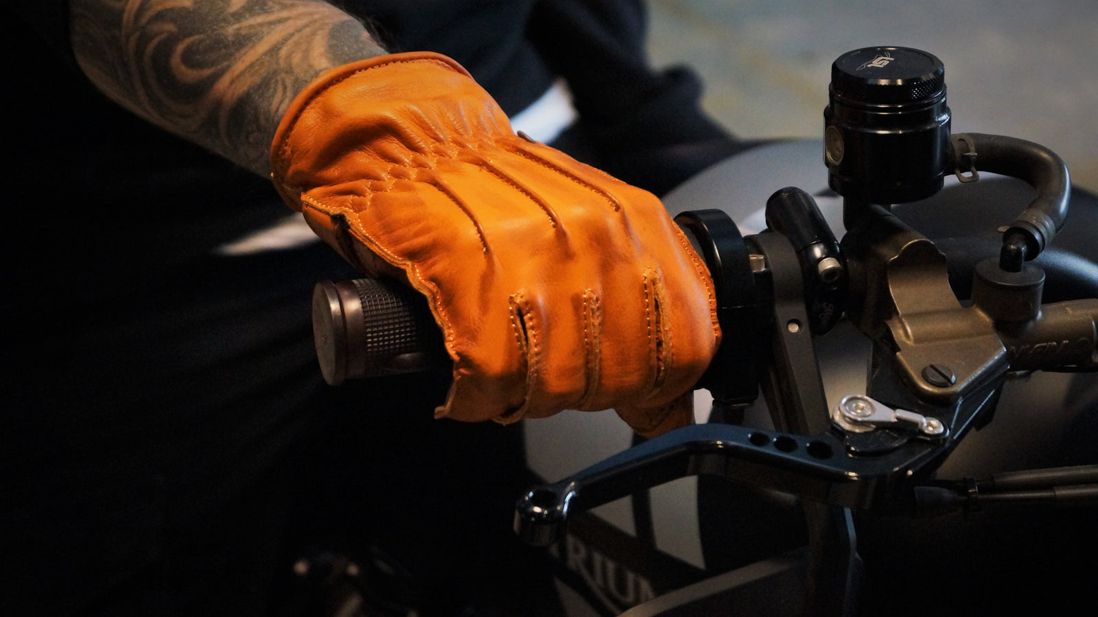 13 1/2 LOWLANDER GLOVES COGNAC