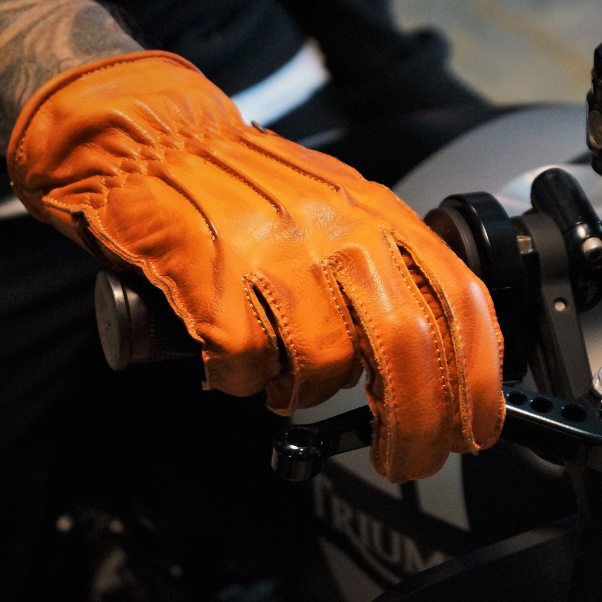 13 1/2 LOWLANDER GLOVES COGNAC