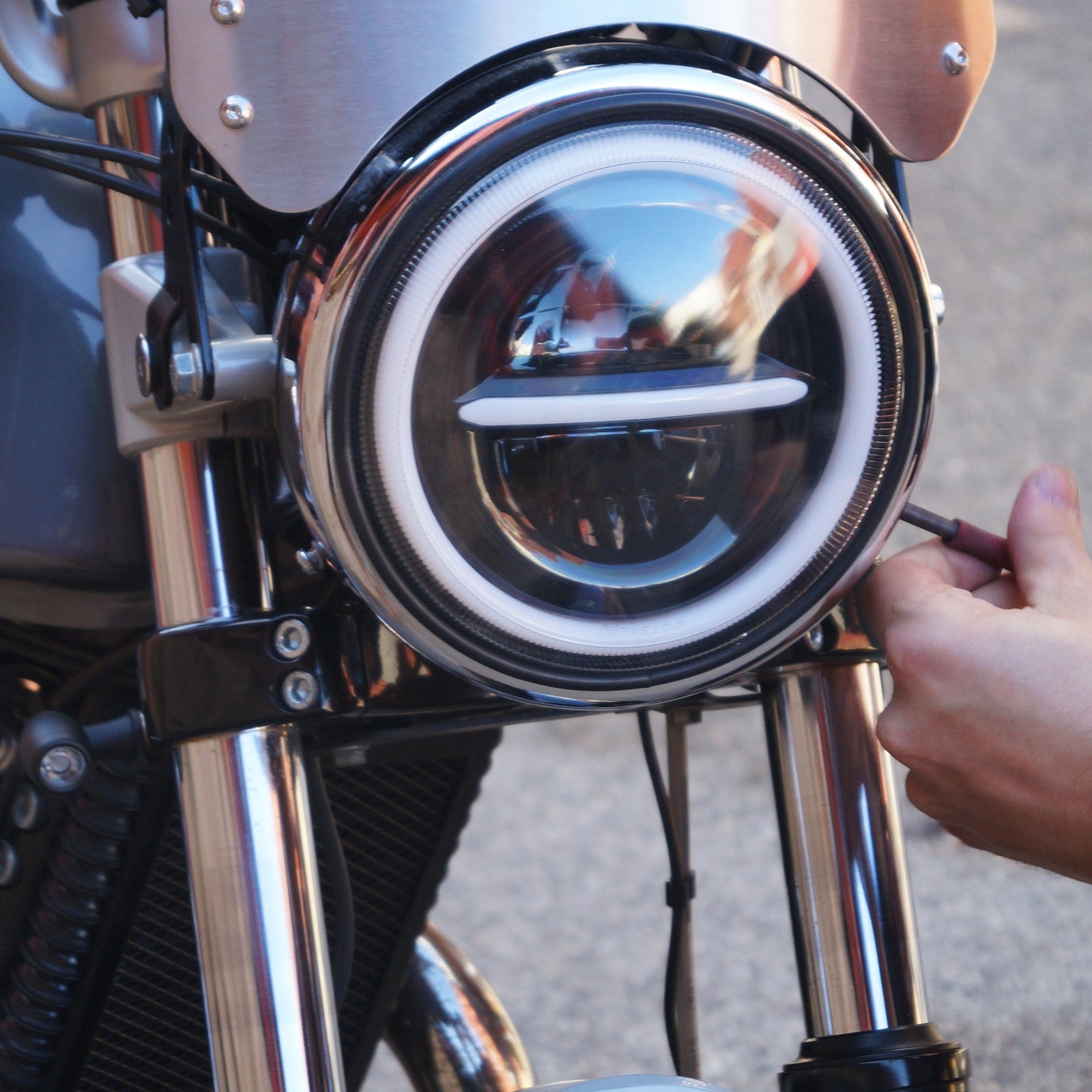 Rogue motorcycles 7" led headlight daytime daymaker h4 custom cafe racer tracker perth australia royal enfield 650