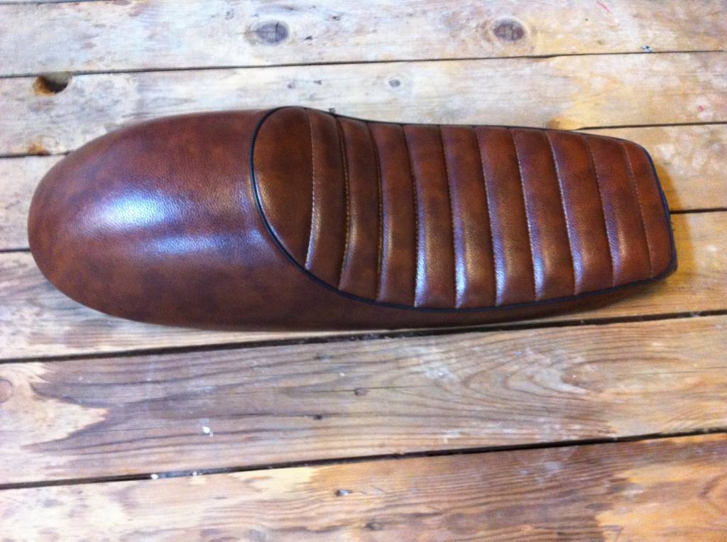 TUCK N' ROLL CAFE RACER SEAT BROWN 98