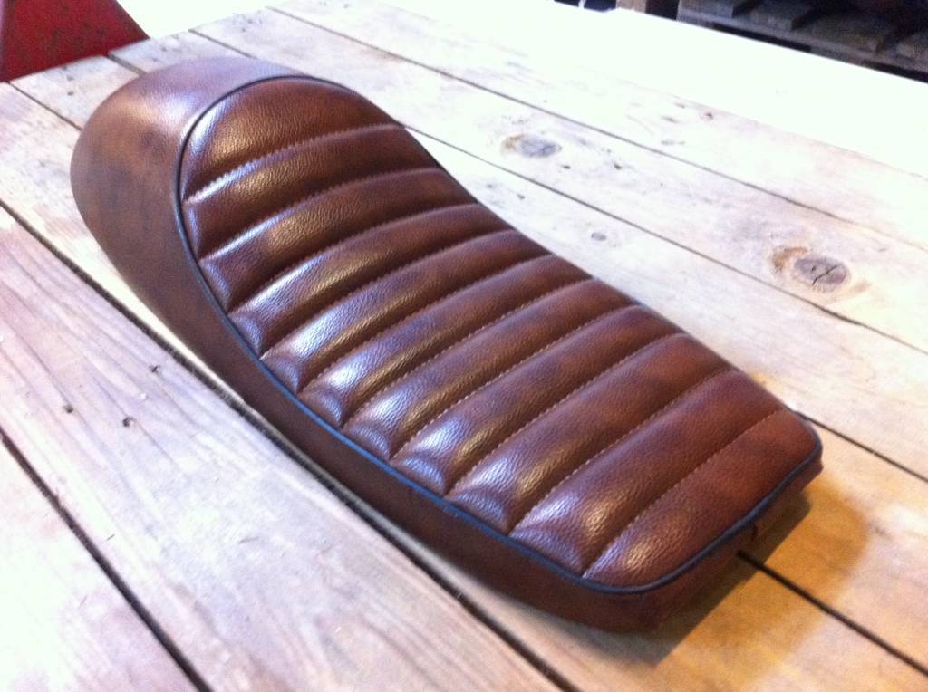 TUCK N' ROLL CAFE RACER SEAT BROWN 98