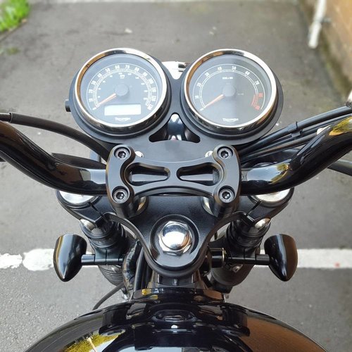 ROGUE MOTORCYCLES PERTH AUSTRALIA MOTONE WRAP AROUND INDICATOR TURN SIGNAL CLAMP BRACKET TRIUMPH 41MM BLACK